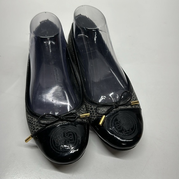 Tory Burch Ballet Flats Shoes Faux Snakeskin Leather Captoe Black Gray Size 8.5 - Picture 1 of 10